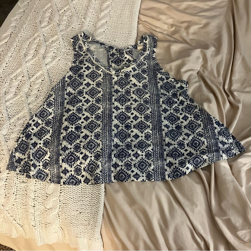 Lucky brand women’s size medium blue and off-white geometric print tank top